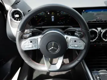 MERCEDES-BENZ GLA 200 AMG-Sport LED Cam Pano AHK EAS…