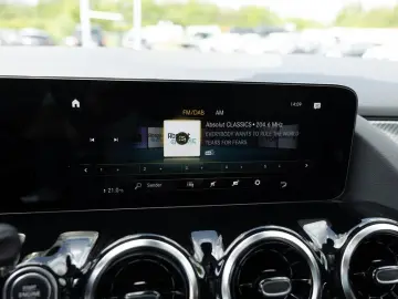 MERCEDES-BENZ GLA 200 AMG-Sport LED Cam Pano AHK EAS…