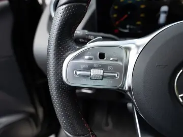 MERCEDES-BENZ GLA 200 AMG-Sport LED Cam Pano AHK EAS…
