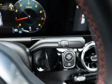MERCEDES-BENZ GLA 200 AMG-Sport LED Cam Pano AHK EAS…