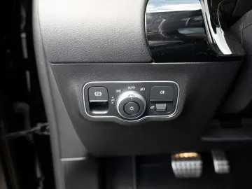 MERCEDES-BENZ GLA 200 AMG-Sport LED Cam Pano AHK EAS…