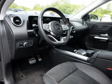 MERCEDES-BENZ GLA 200 AMG-Sport LED Cam Pano AHK EAS…
