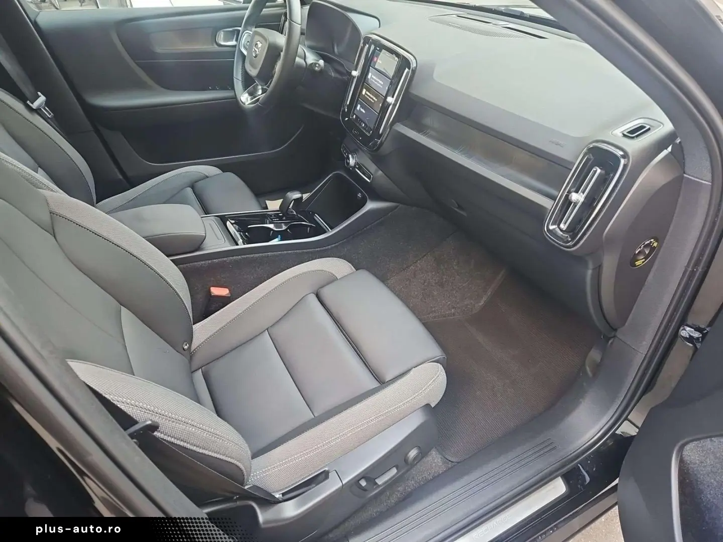 VOLVO XC40 Plus Recharge Pure Electric 2WD