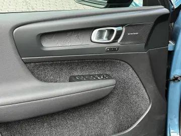 VOLVO XC40 Ultimate Recharge Pure Electric AWD StandHZ