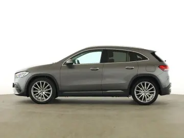 MERCEDES-BENZ GLA 200 AMG AHK PANO 360  DISTR KEYLES…