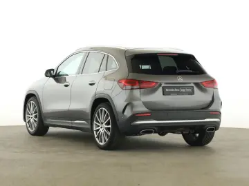 MERCEDES-BENZ GLA 200 AMG AHK PANO 360  DISTR KEYLES…