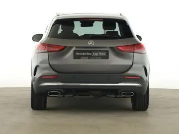 MERCEDES-BENZ GLA 200 AMG AHK PANO 360  DISTR KEYLES…