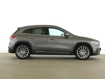 MERCEDES-BENZ GLA 200 AMG AHK PANO 360  DISTR KEYLES…