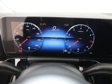 MERCEDES-BENZ GLA 200 AMG AHK PANO 360  DISTR KEYLES…