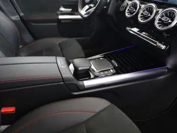 MERCEDES-BENZ GLA 200 AMG AHK PANO 360  DISTR KEYLES…