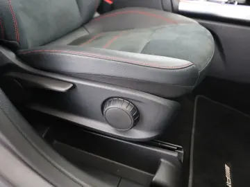 MERCEDES-BENZ GLA 200 AMG AHK PANO 360  DISTR KEYLES…