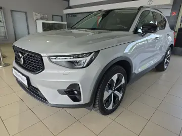 VOLVO XC40 B4 Plus Dark ACC BLIS 360  Leder Pixel-LED