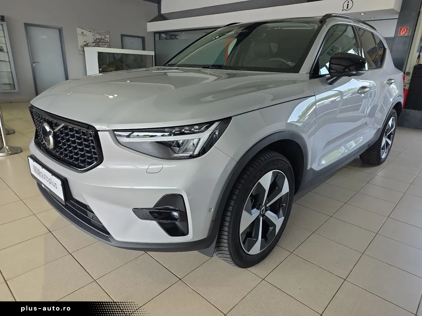 VOLVO XC40 B4 Plus Dark ACC BLIS 360  Leder Pixel-LED