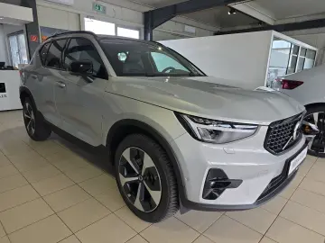 VOLVO XC40 B4 Plus Dark ACC BLIS 360  Leder Pixel-LED