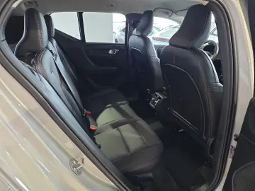 VOLVO XC40 B4 Plus Dark ACC BLIS 360  Leder Pixel-LED