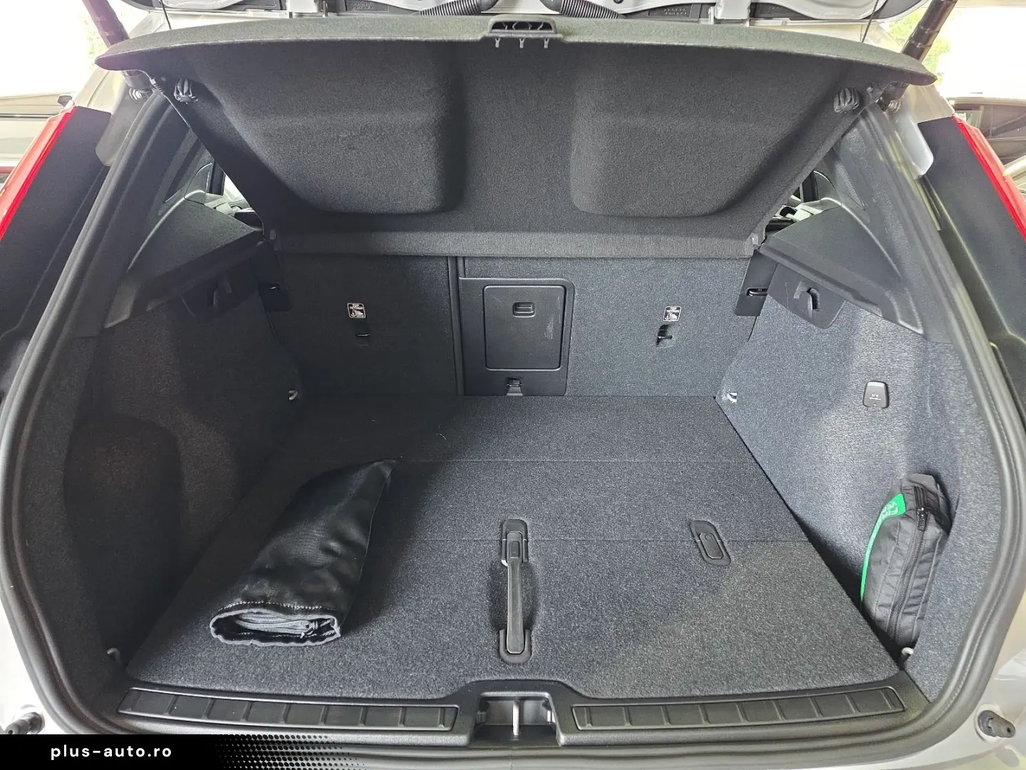 VOLVO XC40 B4 Plus Dark ACC BLIS 360  Leder Pixel-LED