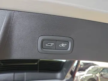VOLVO XC40 B4 Plus Dark ACC BLIS 360  Leder Pixel-LED
