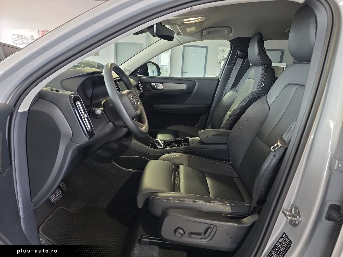 VOLVO XC40 B4 Plus Dark ACC BLIS 360  Leder Pixel-LED