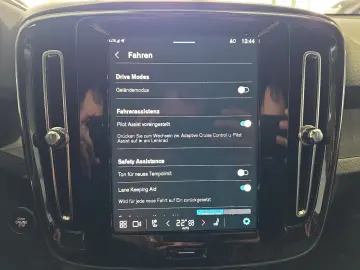 VOLVO XC40 B4 Plus Dark ACC BLIS 360  Leder Pixel-LED