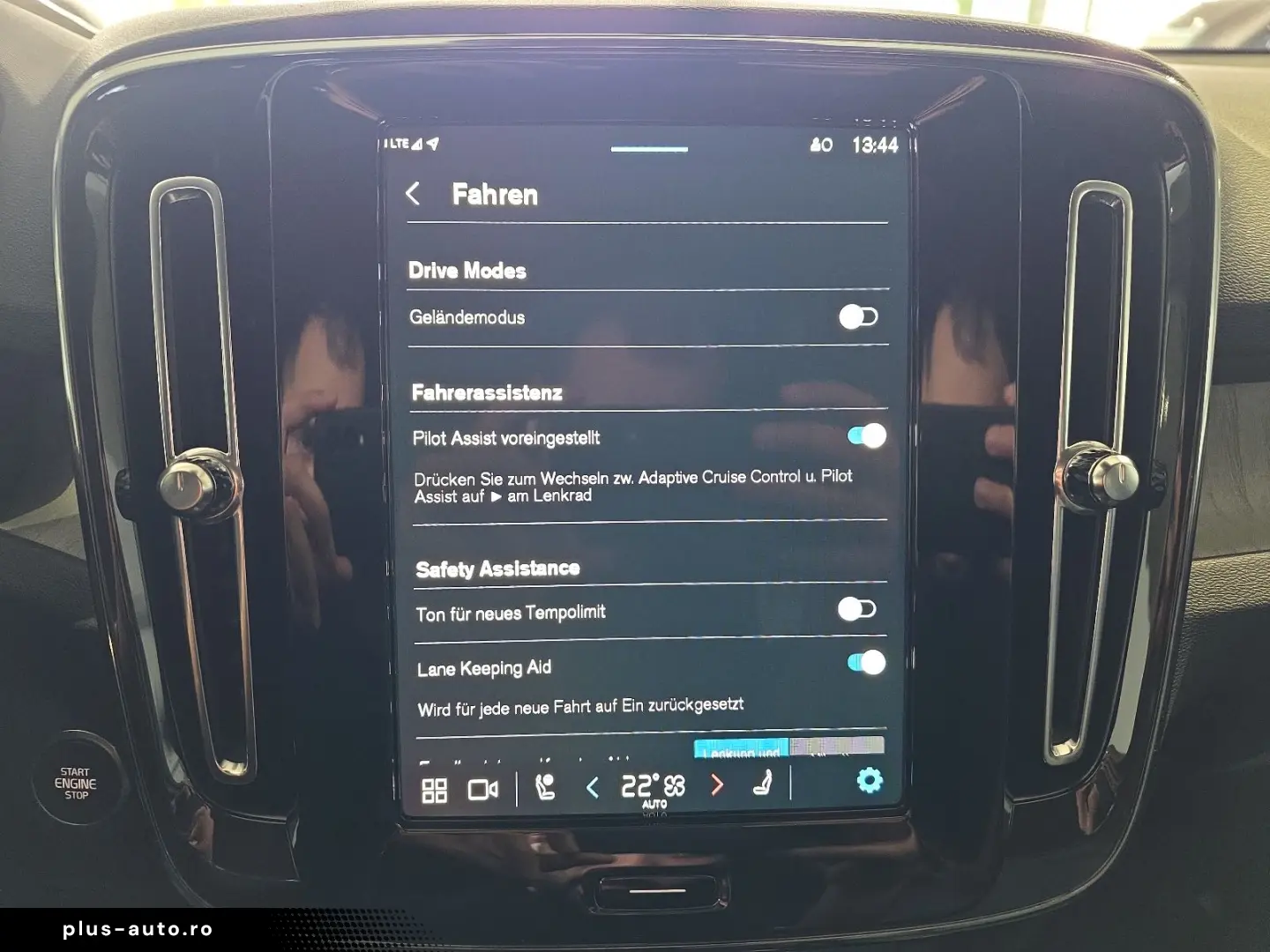 VOLVO XC40 B4 Plus Dark ACC BLIS 360  Leder Pixel-LED