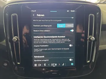 VOLVO XC40 B4 Plus Dark ACC BLIS 360  Leder Pixel-LED