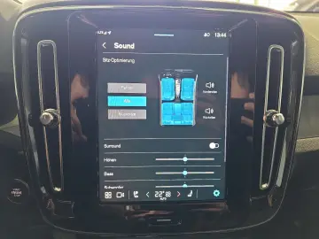 VOLVO XC40 B4 Plus Dark ACC BLIS 360  Leder Pixel-LED