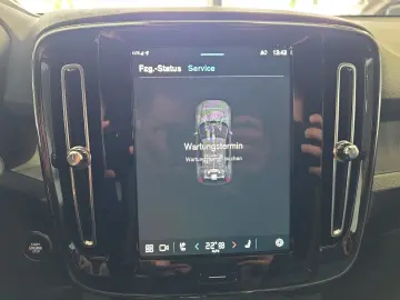 VOLVO XC40 B4 Plus Dark ACC BLIS 360  Leder Pixel-LED