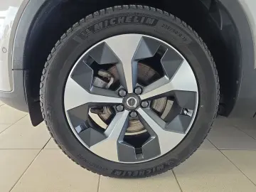 VOLVO XC40 B4 Plus Dark ACC BLIS 360  Leder Pixel-LED