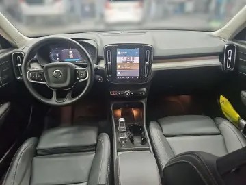 VOLVO XC40 Ultra Dark 2WD