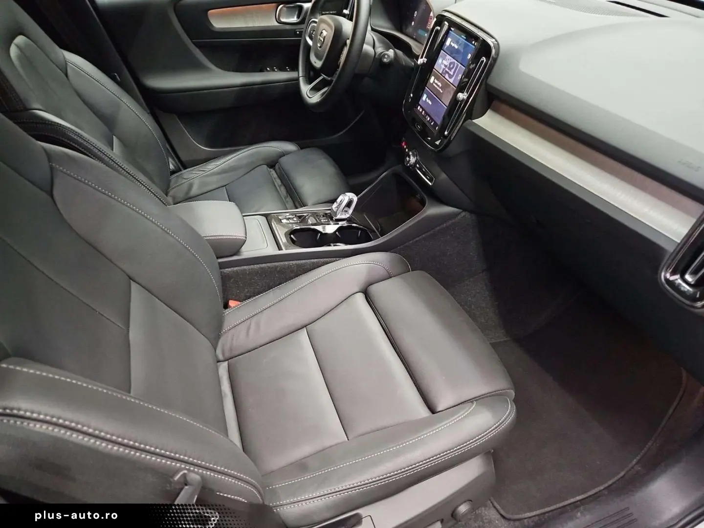 VOLVO XC40 Ultra Dark 2WD
