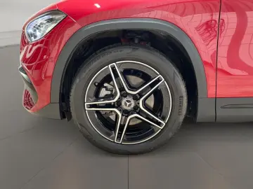 MERCEDES-BENZ GLA 250 e AMG AMG MBUX Night Fahrassis…