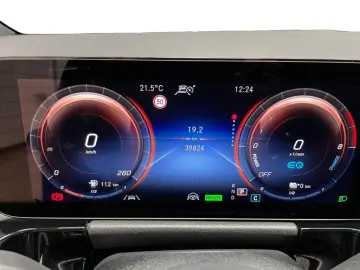 MERCEDES-BENZ GLA 250 e AMG AMG MBUX Night Fahrassis…