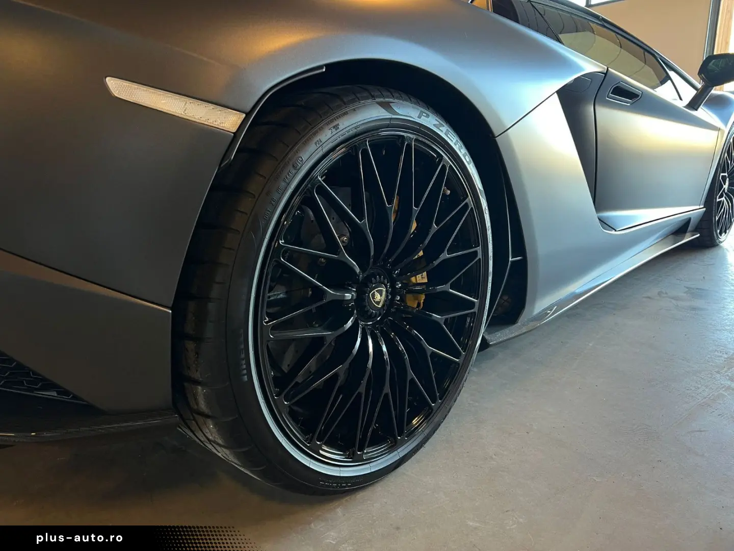 LAMBORGHINI Aventador S Roadster-TOP-LEASING-FINANZIERUNG-