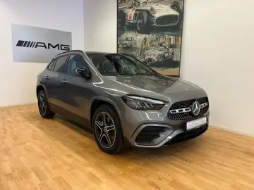 MERCEDES-BENZ GLA 250e AMG-Line Panorama KeylessGo