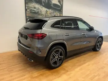 MERCEDES-BENZ GLA 250e AMG-Line Panorama KeylessGo