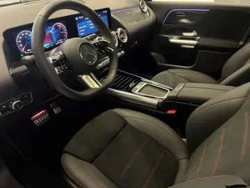 MERCEDES-BENZ GLA 250e AMG-Line Panorama KeylessGo