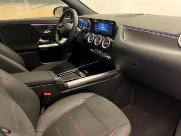 MERCEDES-BENZ GLA 250e AMG-Line Panorama KeylessGo