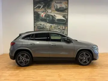 MERCEDES-BENZ GLA 250e AMG-Line Panorama KeylessGo