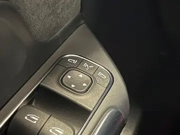 MERCEDES-BENZ GLA 250e AMG-Line Panorama KeylessGo