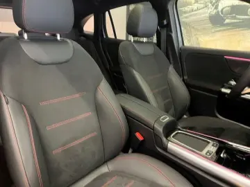 MERCEDES-BENZ GLA 250e AMG-Line Panorama KeylessGo
