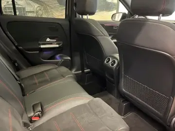 MERCEDES-BENZ GLA 250e AMG-Line Panorama KeylessGo