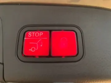 MERCEDES-BENZ GLA 250e AMG-Line Panorama KeylessGo