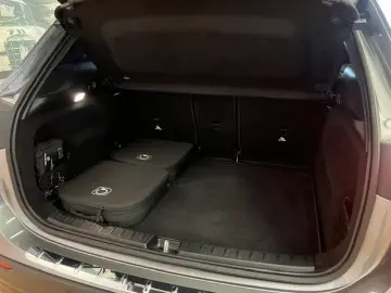 MERCEDES-BENZ GLA 250e AMG-Line Panorama KeylessGo