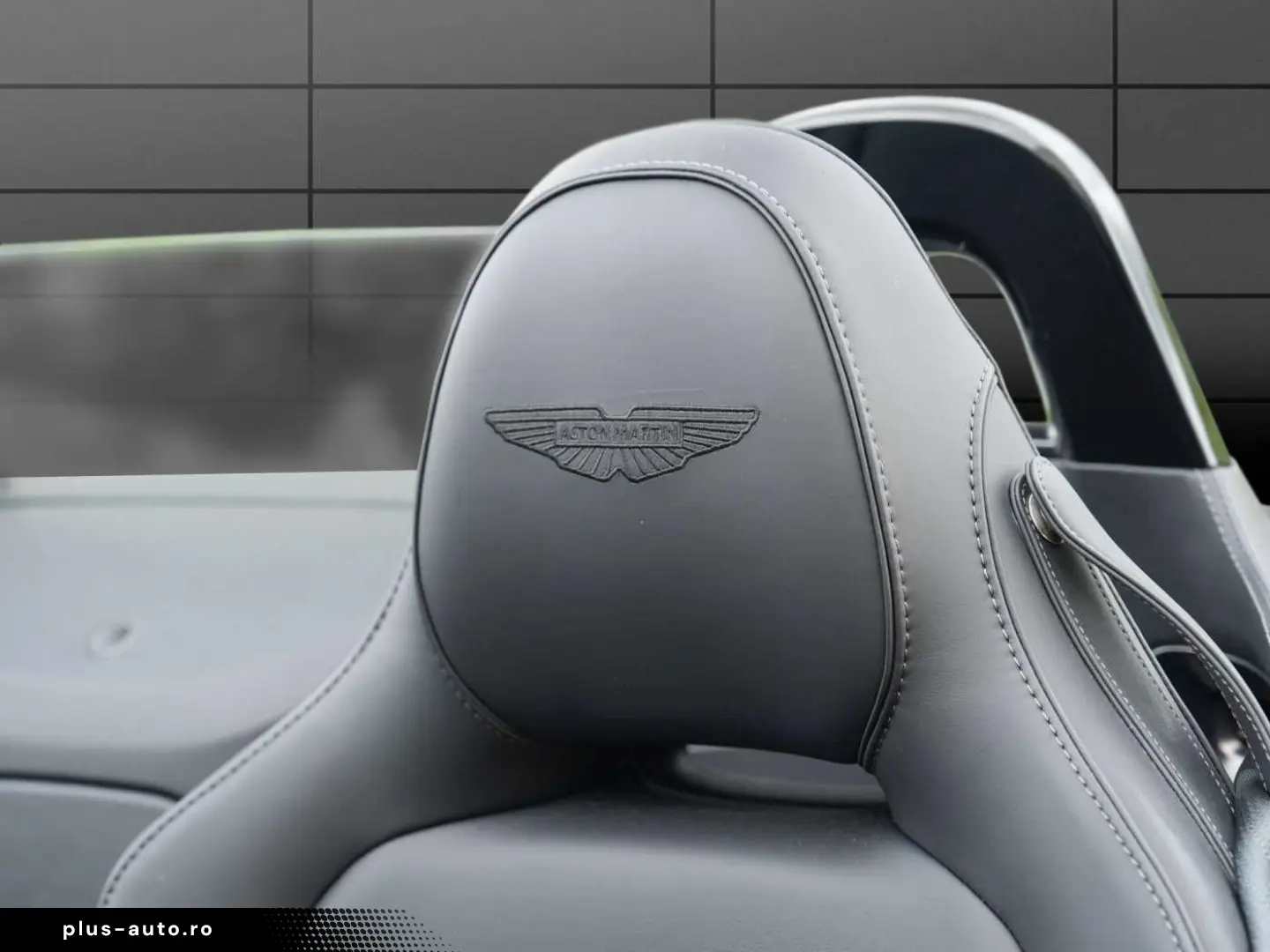ASTON MARTIN V8 Vantage Roadster   NP. 283.000€