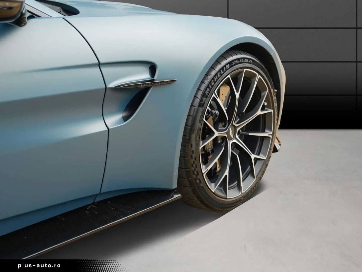 ASTON MARTIN V8 Vantage Roadster   NP. 283.000€