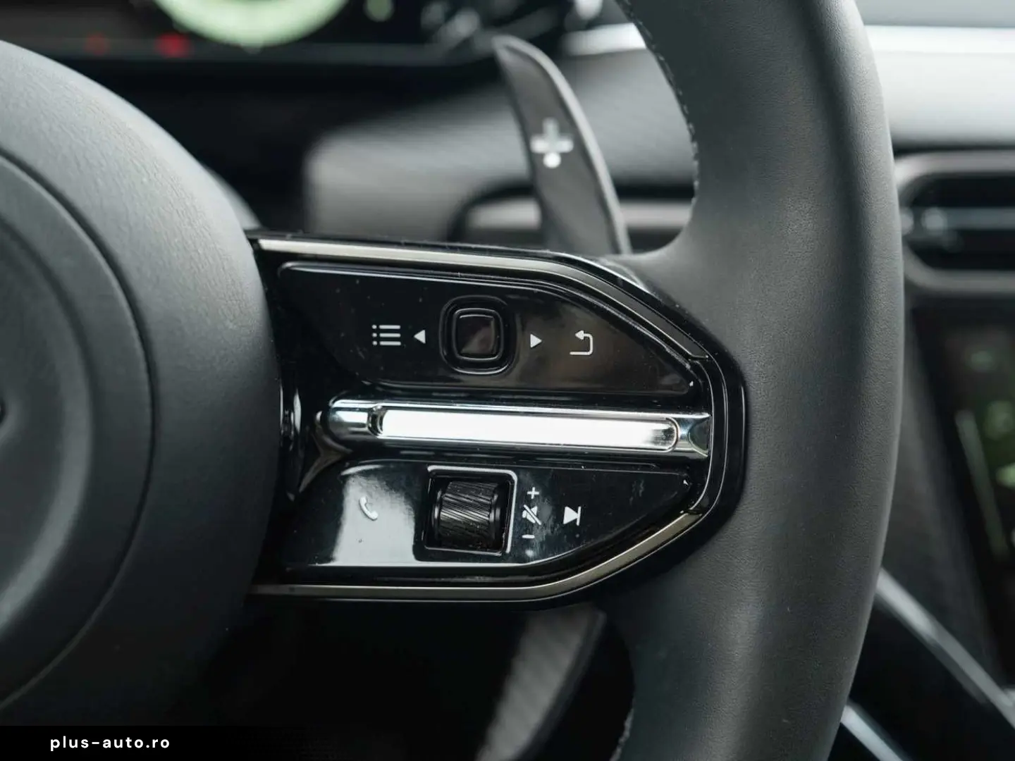 ASTON MARTIN V8 Vantage Roadster   NP. 283.000€
