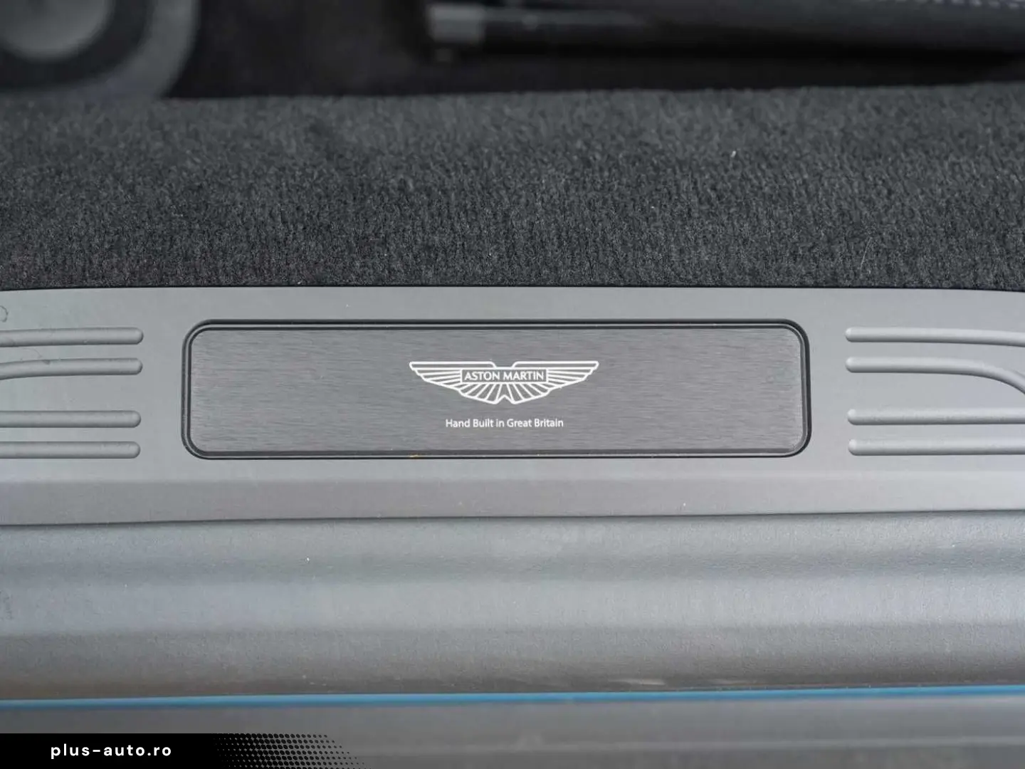 ASTON MARTIN V8 Vantage Roadster   NP. 283.000€