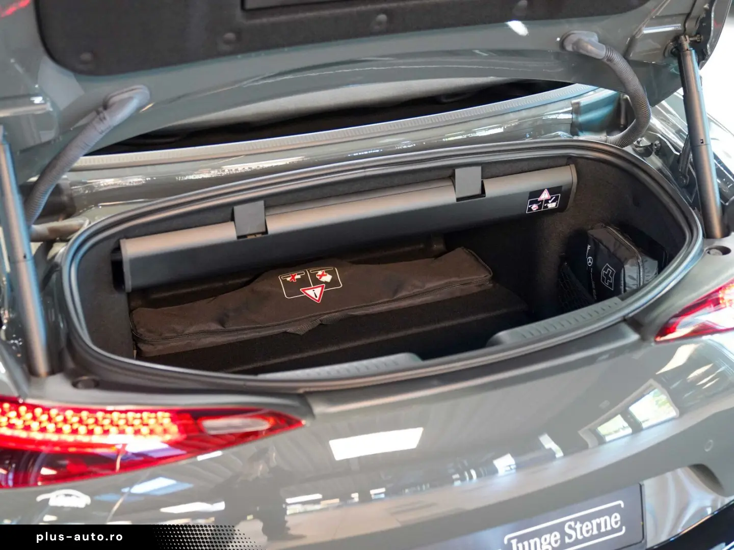 MERCEDES-BENZ SL 63 AMG 4M  silizium classicrot MANU&hellip;