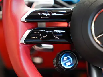 MERCEDES-BENZ SL 63 AMG 4M  silizium classicrot MANU…