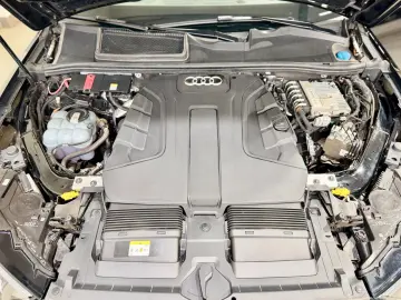 AUDI Q7 50 TDI quattro basis